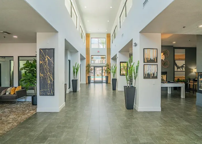 Apartment Contemporary At Westgate Pool Gym Wd Glendale
