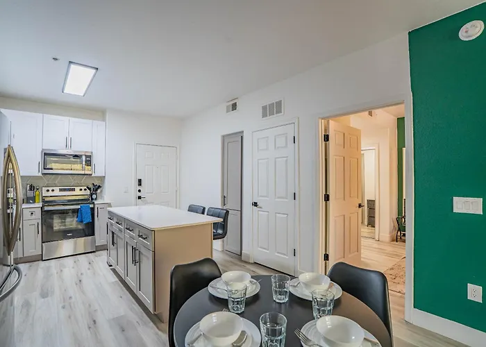 Apartment Contemporary At Westgate Pool Gym Wd Glendale